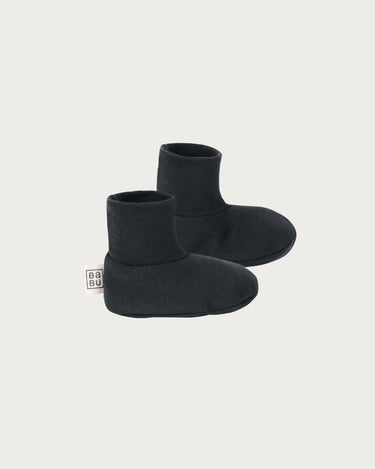 Organic cotton stay on newborn booties in charcoal – GOTS certified organic cotton – hospital bag essential baby gift – Babu