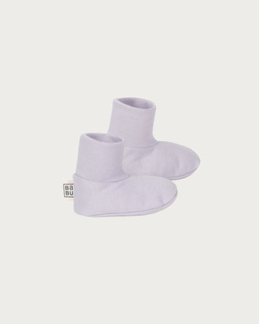 Organic cotton stay on newborn booties in purple lilac – GOTS certified organic cotton – hospital bag essential baby gift – Babu