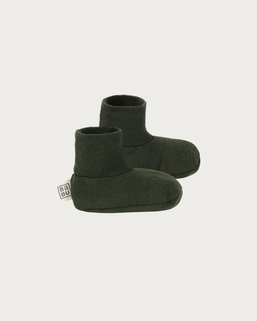 Organic cotton stay on newborn booties in dark green – GOTS certified organic cotton – hospital bag essential baby gift – Babu